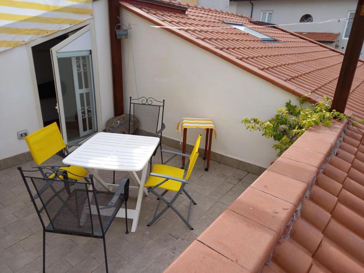 "La Casita", 2 Floors Apartment, Private Parking 1 Car Or 2 Bikes, Air-Cond And Terrace Livorno Exterior foto